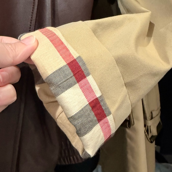 Burberry's Crombrook iconic beige mid-length trench coat size 8UK/S - Picture 16 of 16